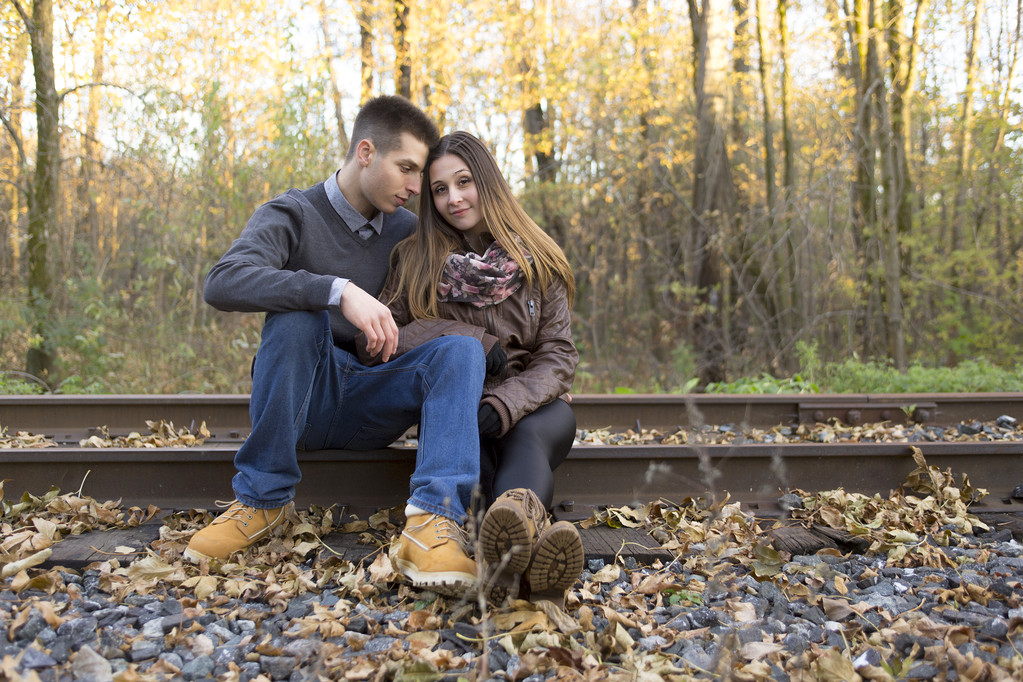 Teen couple at autumn park - Photo, Image