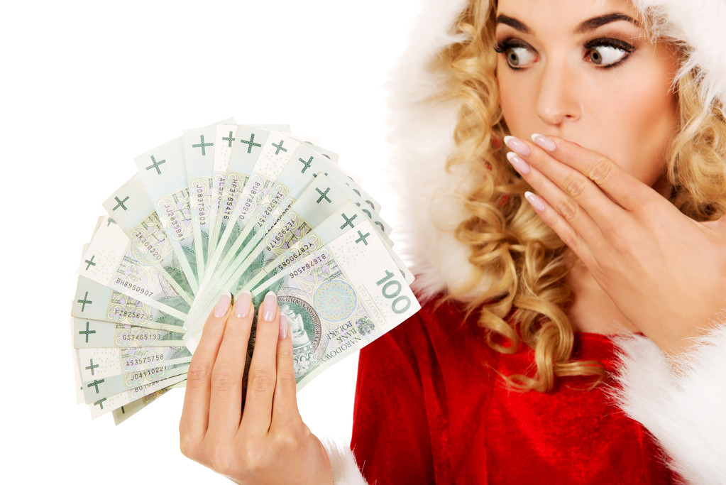 Järkyttynyt joulupukki nainen, jolla on lipas kiillottaa rahaa
 - Valokuva, kuva