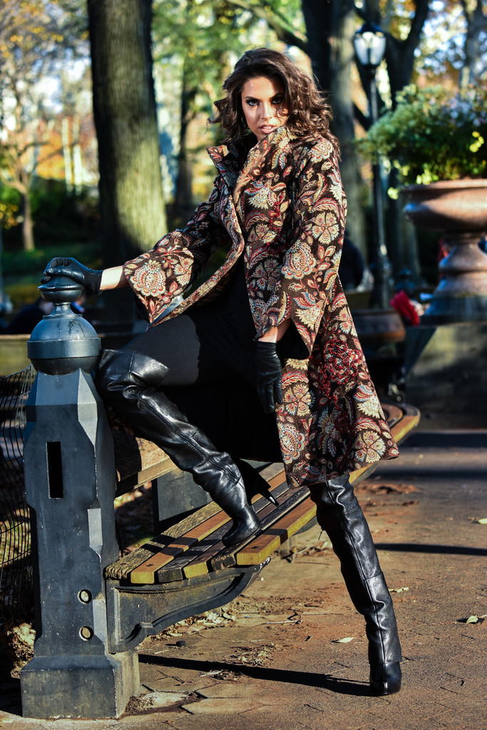 Elegant brunette model in park - Photo, Image
