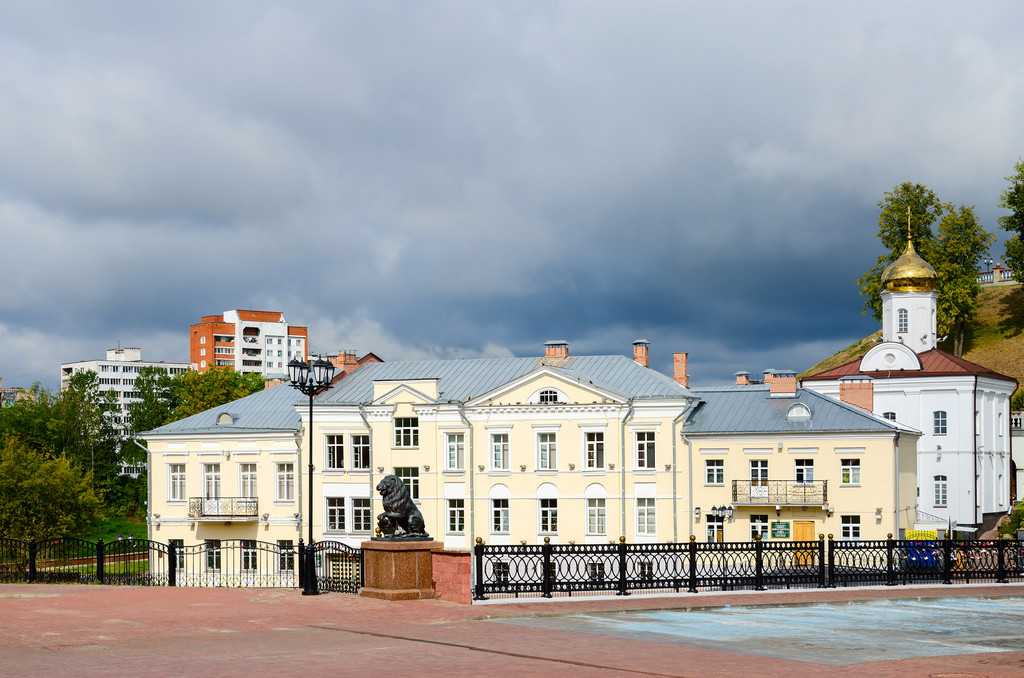 Santo Espírito convento e ponte de Pushkinsky, Vitebsk
 - Foto, Imagem