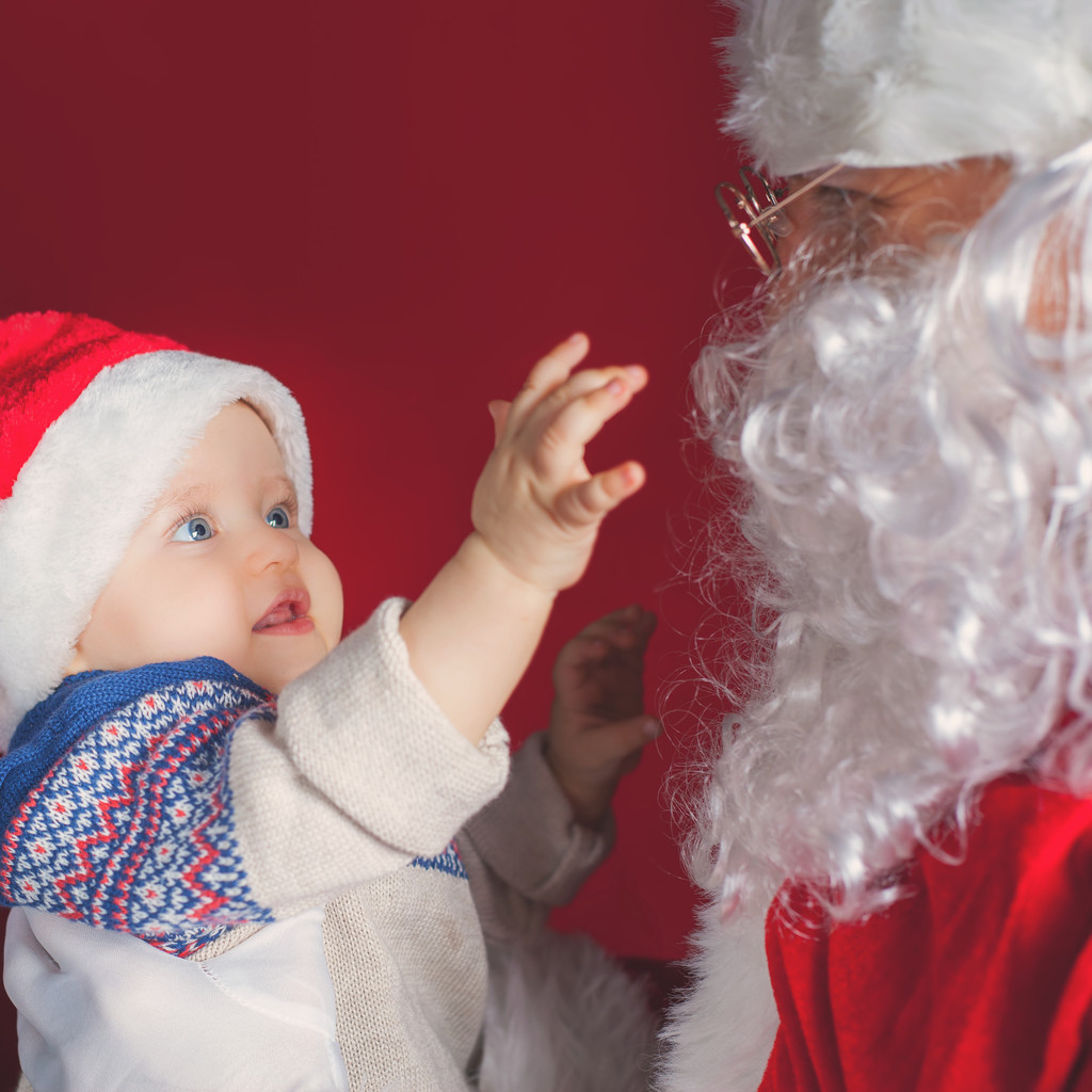 Клятий Хробак крупним планом і Санта-Клауса чекає подарунок, даний. - Фото, зображення