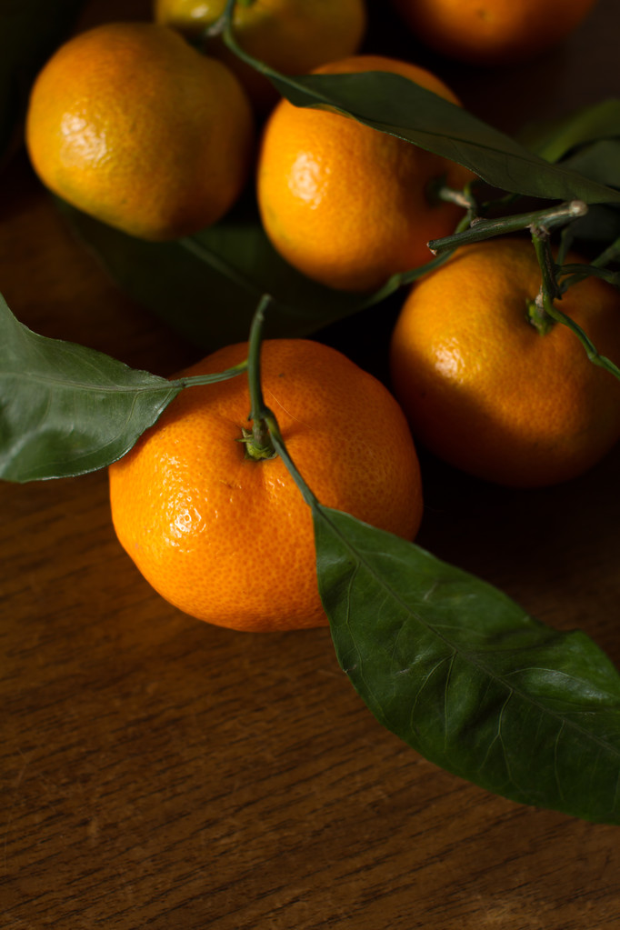 Néhány mandarin az asztalon - Fotó, kép