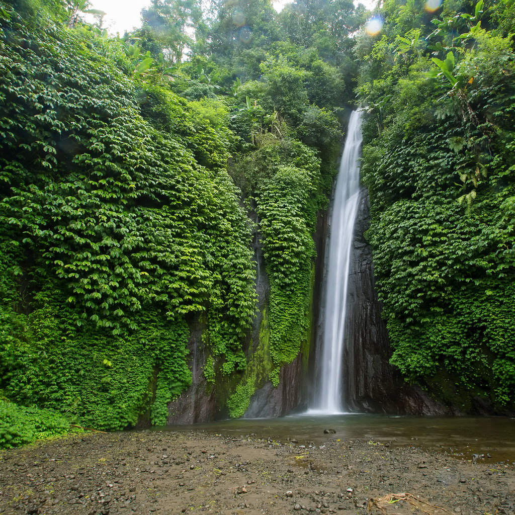 Cachoeira Munduk em bali
 - Foto, Imagem