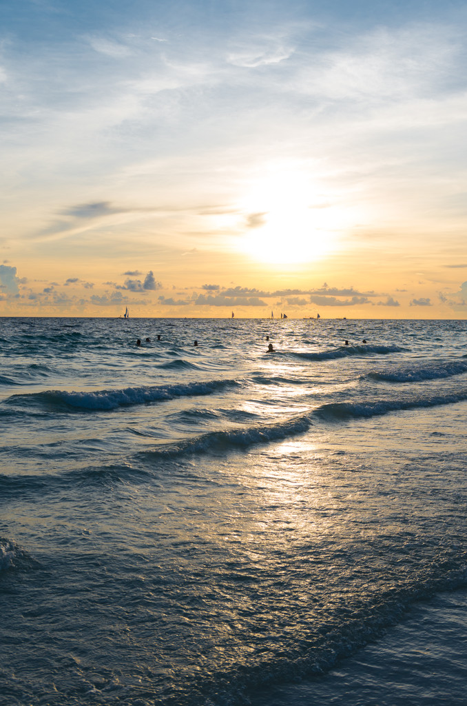 海に沈む夕日 - 写真・画像