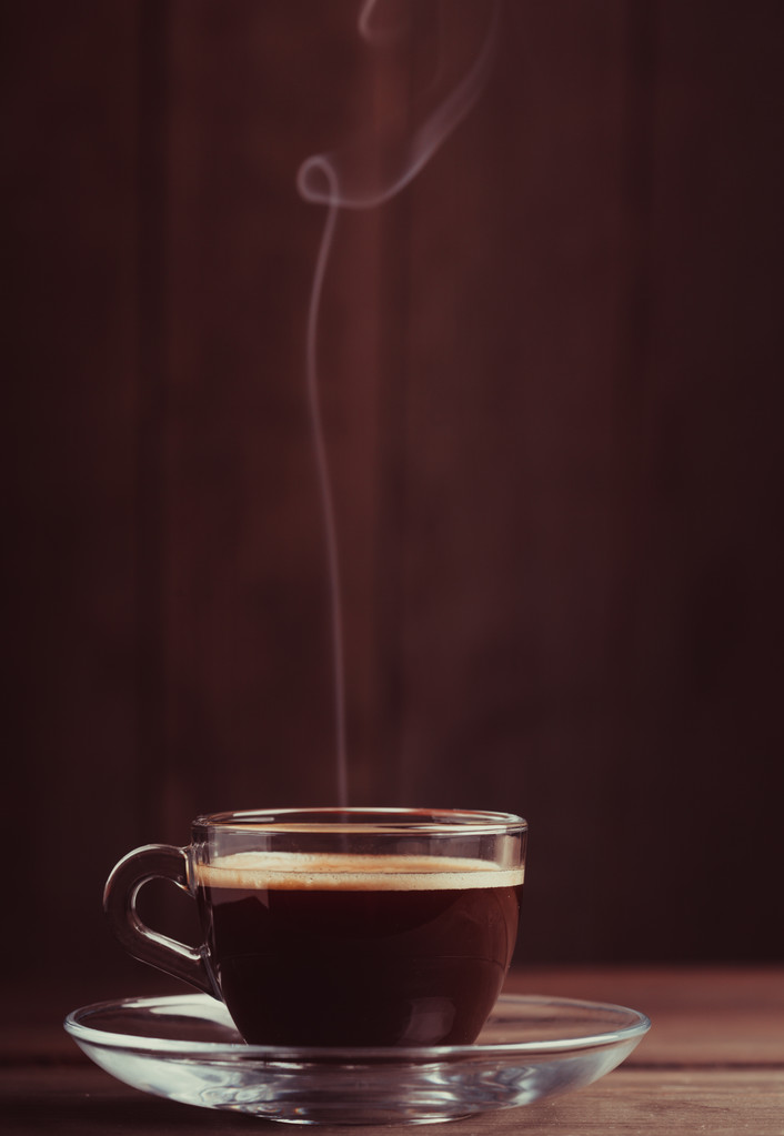 Kuppi kahvia savun kanssa
 - Valokuva, kuva