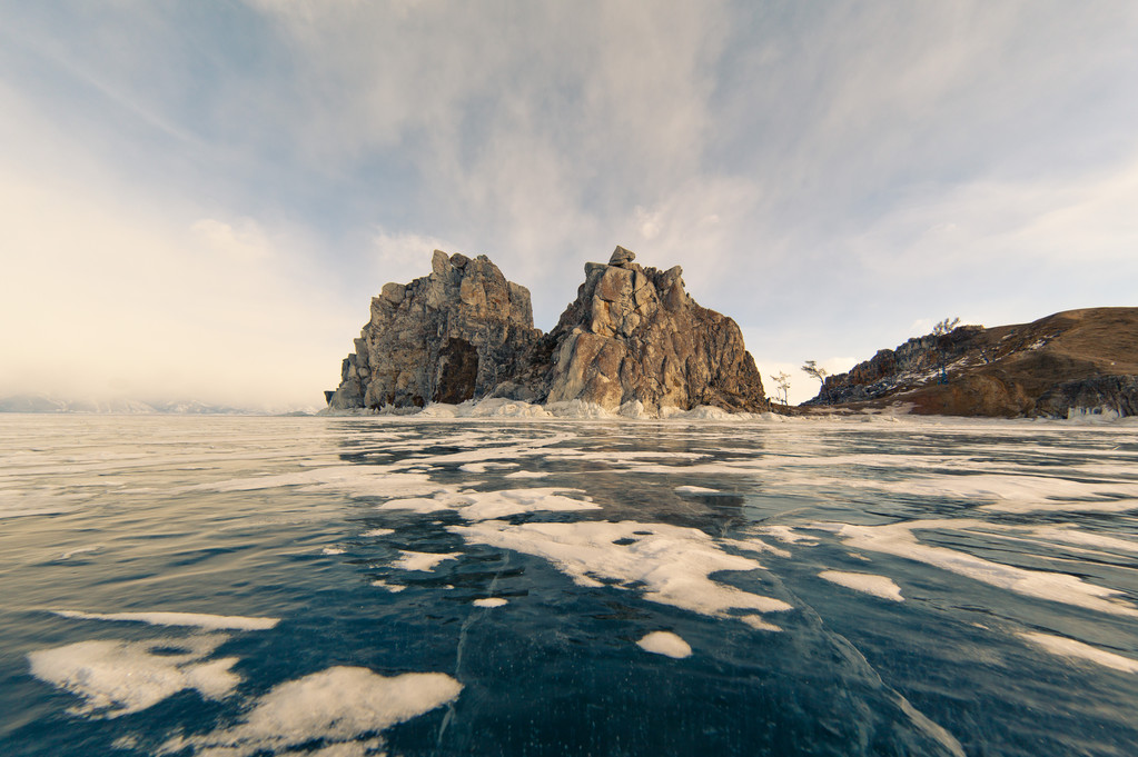 Shaman Rock en hiver Baikal
 - Photo, image