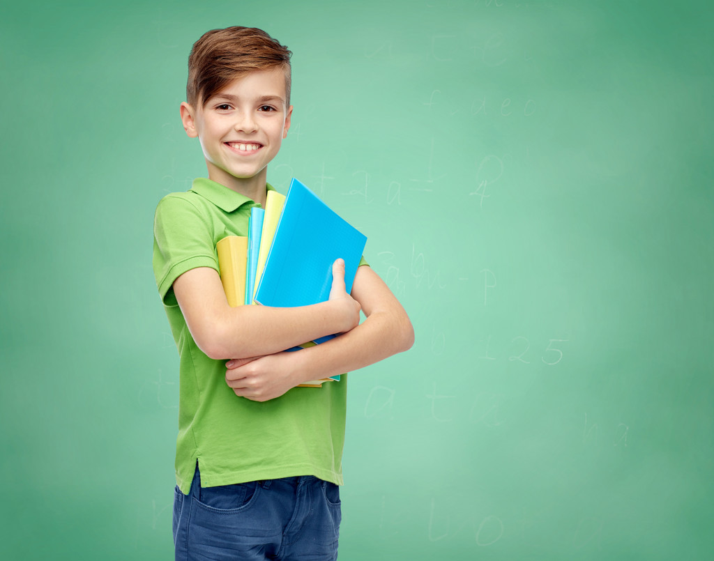 felice studente ragazzo con cartelle e quaderni - Foto, immagini