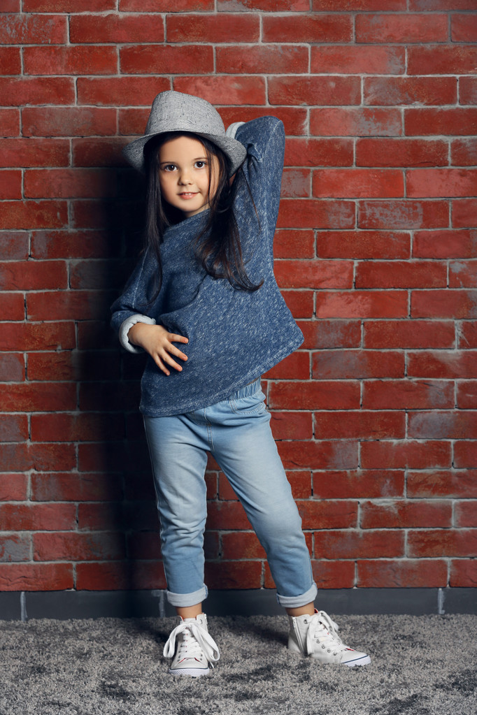 Küçük moda çocuk kız portresi - Fotoğraf, Görsel