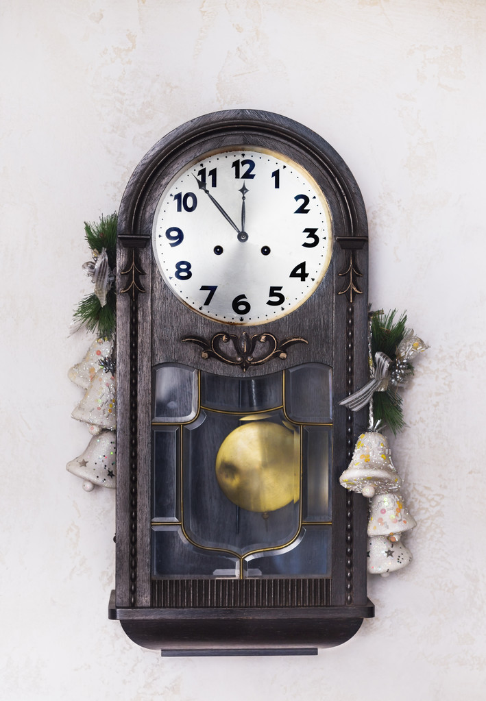 Yeni yıl saat bir Noel oyuncaklar ile bir duvar antikalarınızı - Fotoğraf, Görsel