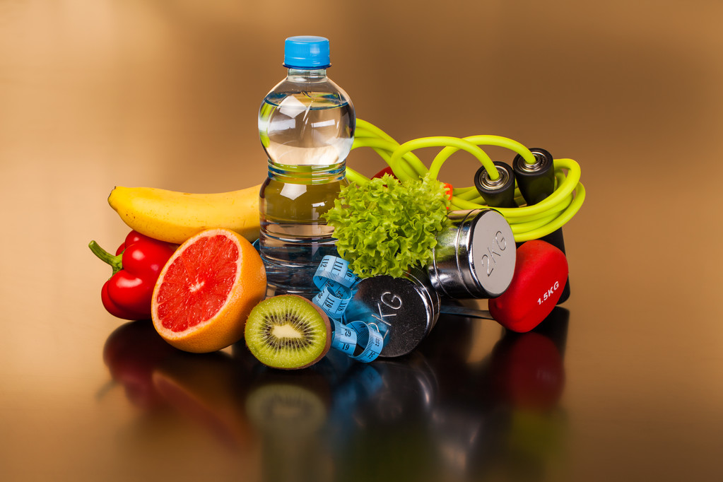 fitnessapparatuur en gezonde voeding  - Foto, afbeelding