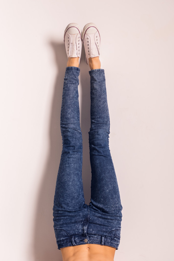 Mulher com jeans
 - Foto, Imagem
