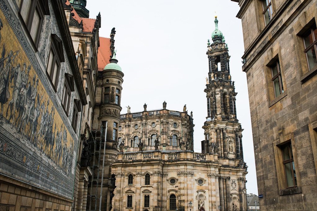 Iglesia Católica y Castillo de Dresde
 - Foto, Imagen