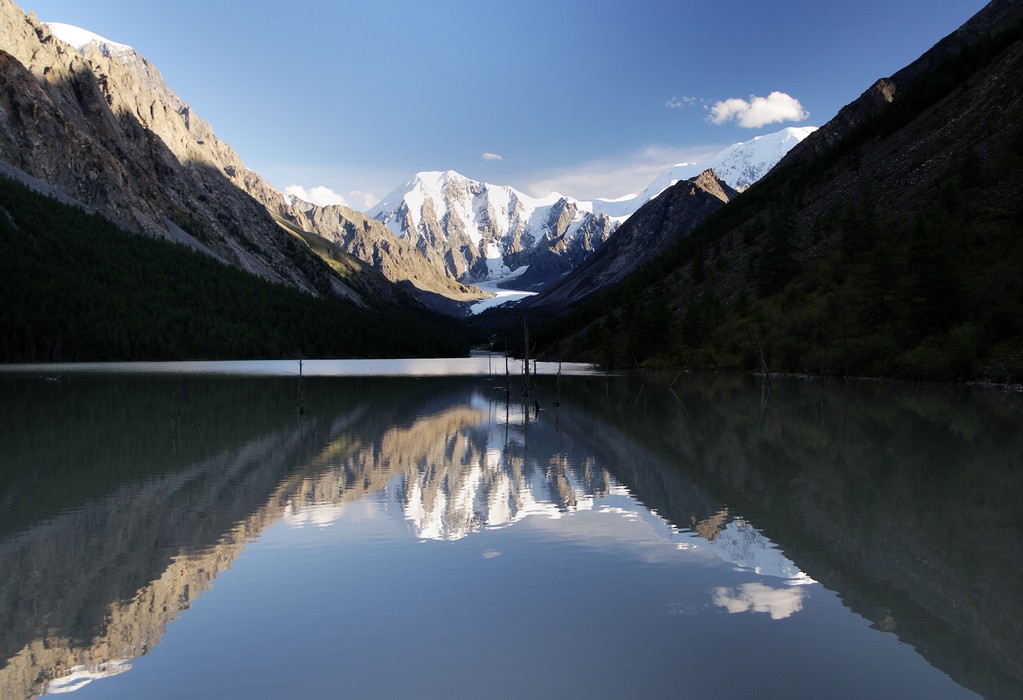 masej 湖と谷と岩の顔 - アルタイ山脈 - 写真・画像