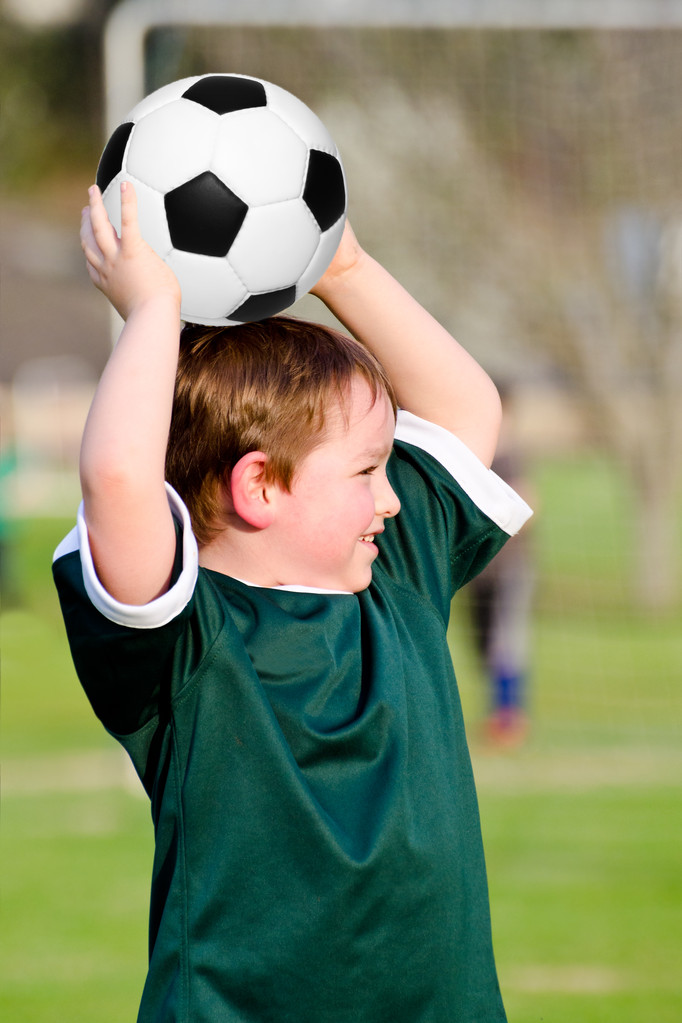 Fiatal fiú fociznak szervezett bajnokság játék - Fotó, kép