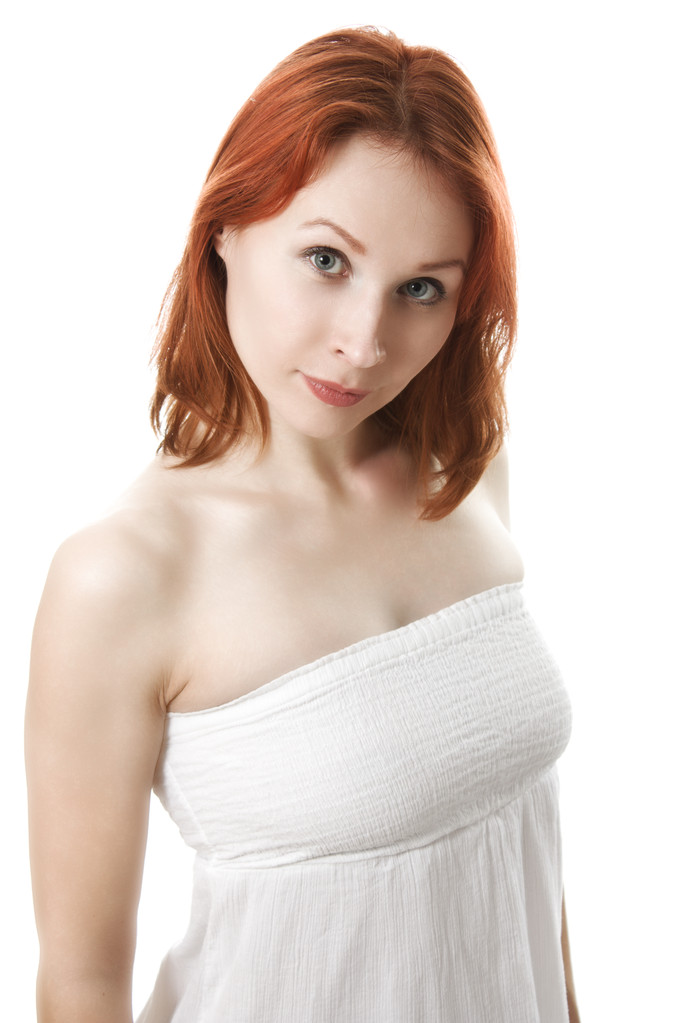 šťastné krásné sexy mladá žena v bílých šatech izolovaných na bílém pozadí. - Fotografie, Obrázek