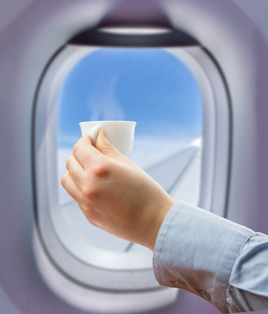 egy kávét inni a repülés - Fotó, kép