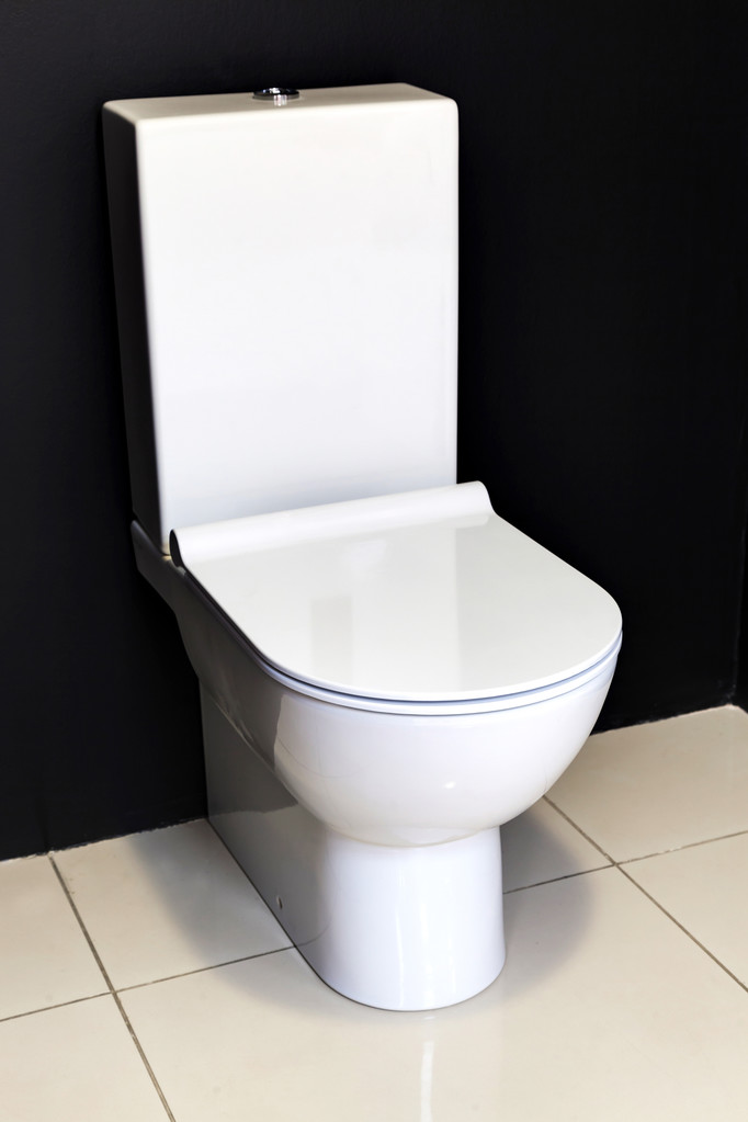 новий сучасний білий туалет
 - Фото, зображення