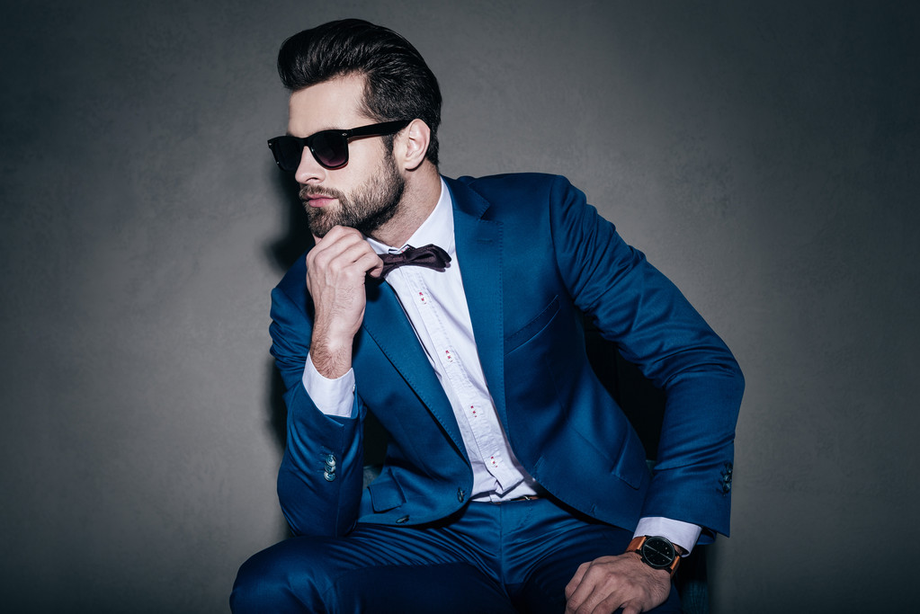 handsome man in suit and sunglasses - Photo, Image