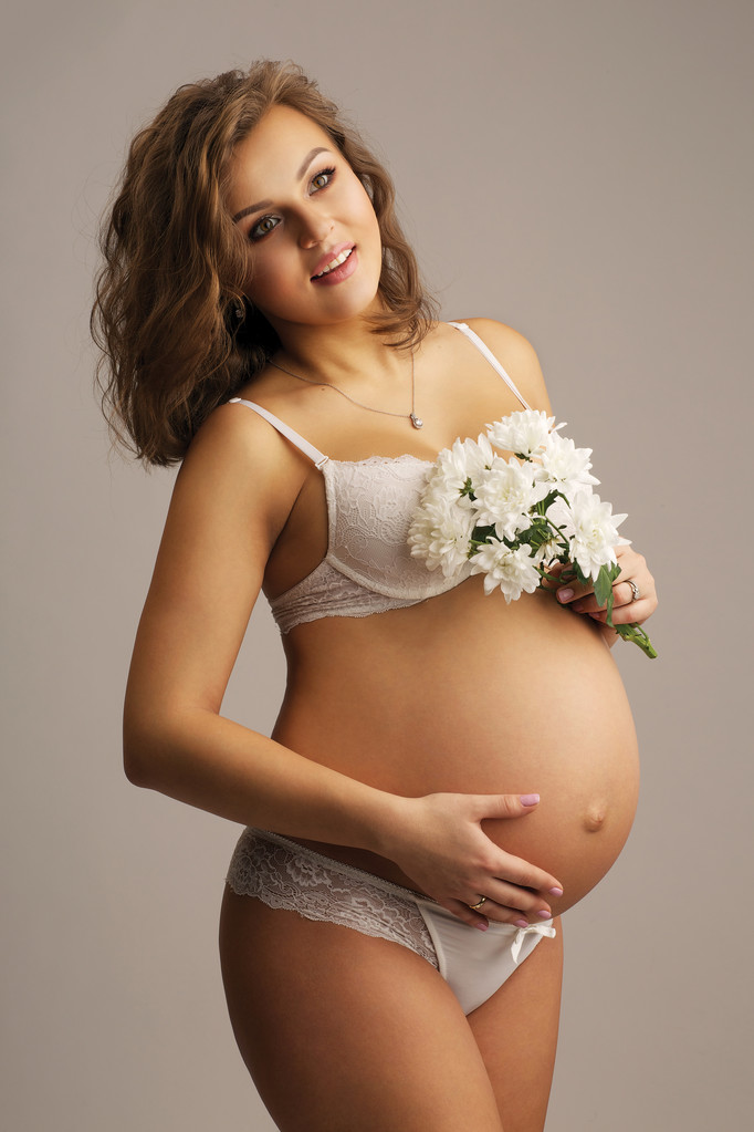 Ευτυχισμένη έγκυος γυναίκα - Φωτογραφία, εικόνα