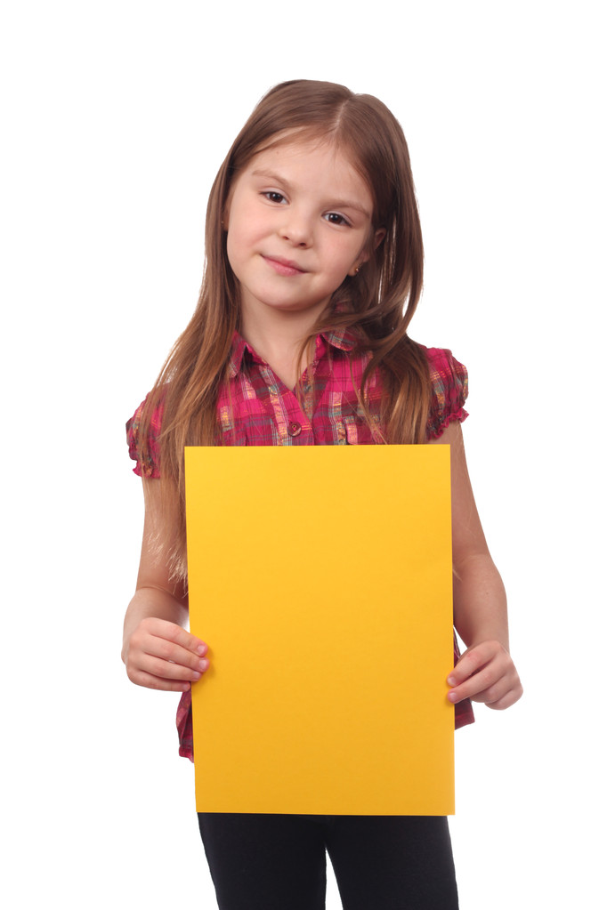 niedliches Mädchen mit gelbem Blanko - Foto, Bild