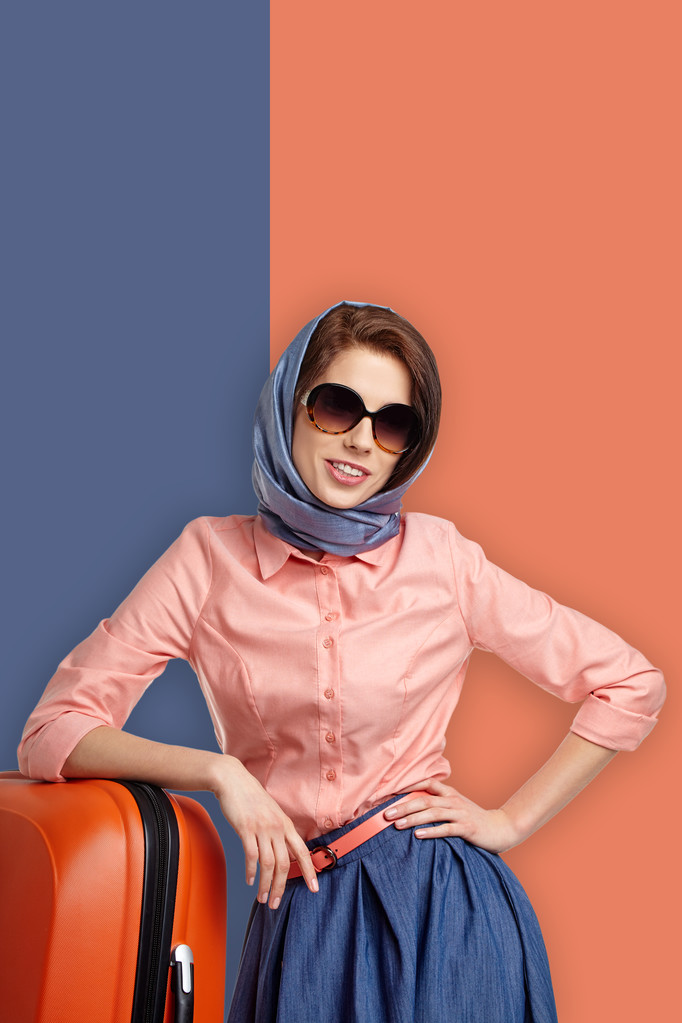 Модна жінка в шарфі
 - Фото, зображення