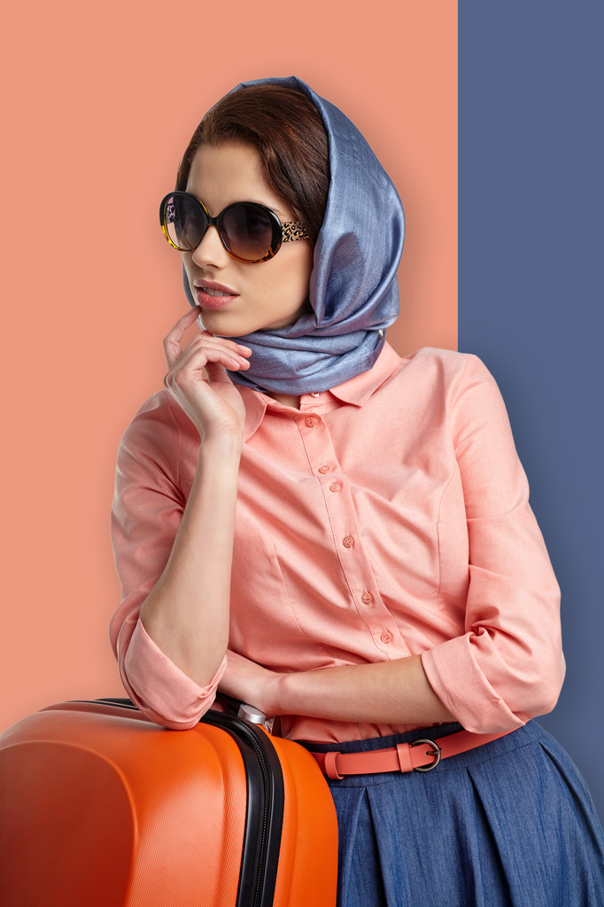Модна жінка в шарфі
 - Фото, зображення