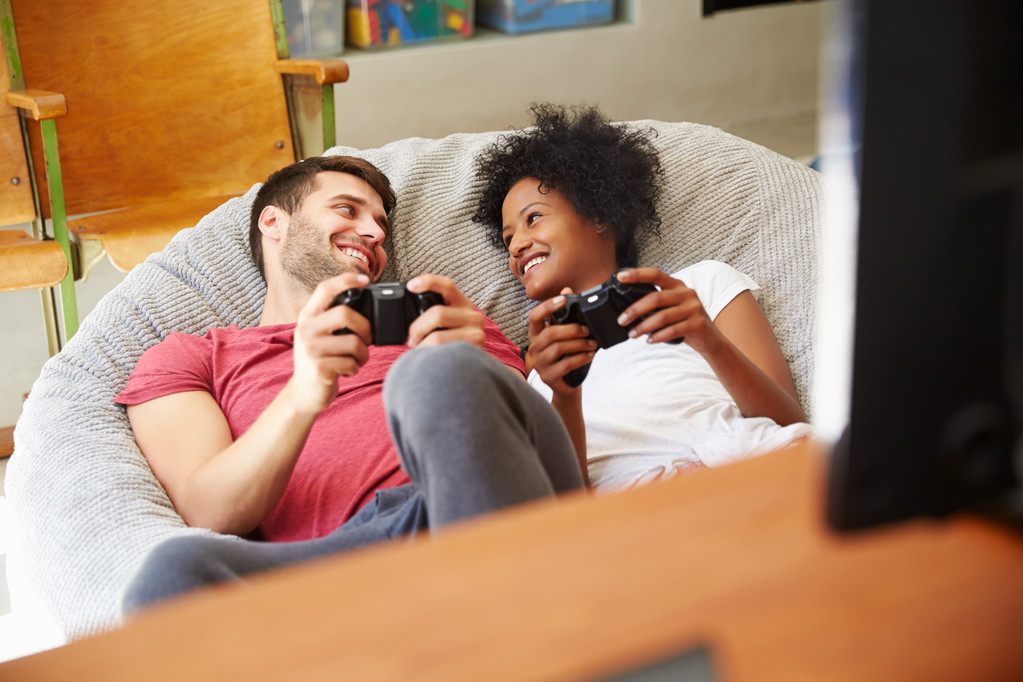 coppia giocare video gioco insieme
 - Foto, immagini