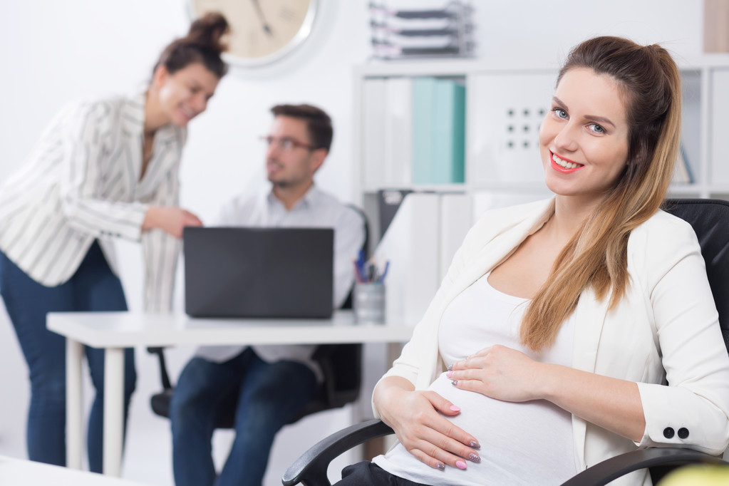 Donna d'affari con pancia incinta
 - Foto, immagini