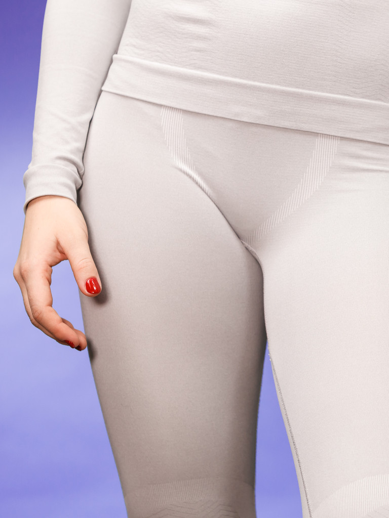mujer en ropa interior térmica superior ang leggings
 - Foto, imagen