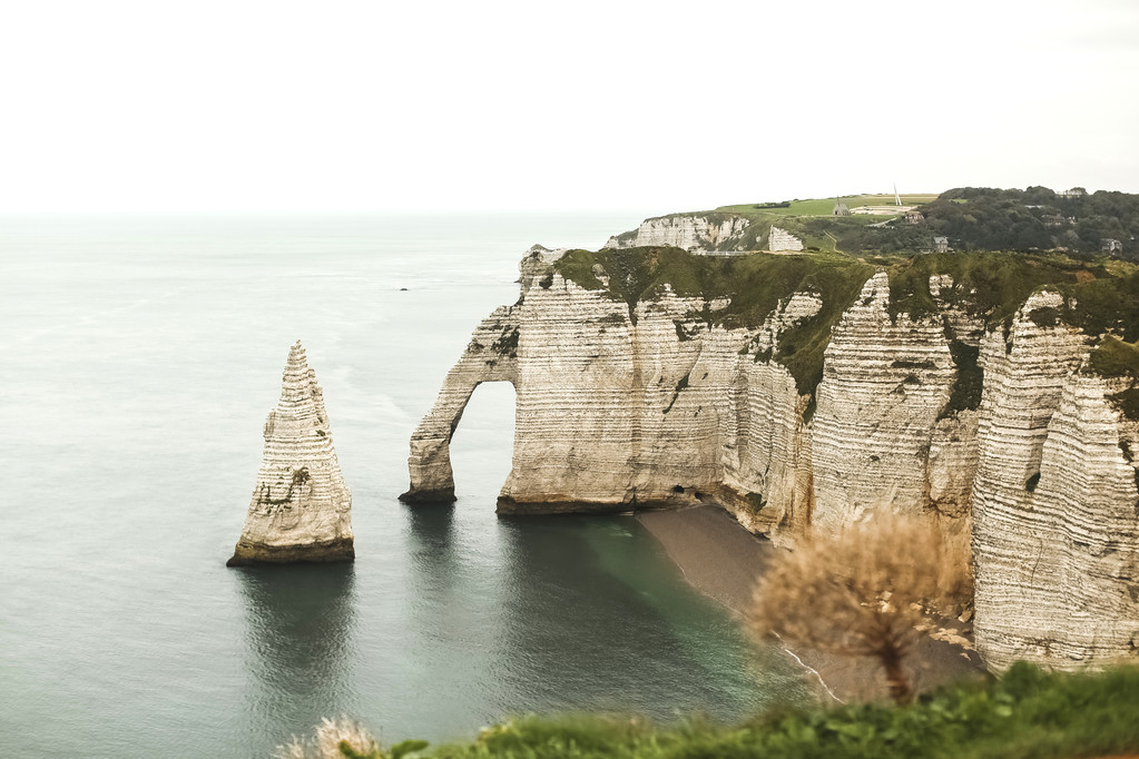 Falaise d'Amont cliff Etretat, Normandy, Fransa - Fotoğraf, Görsel