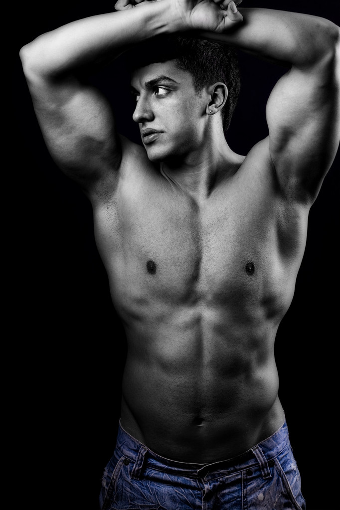 Сексуальный мускулистый мужчина со здоровым телом
 - Фото, изображение