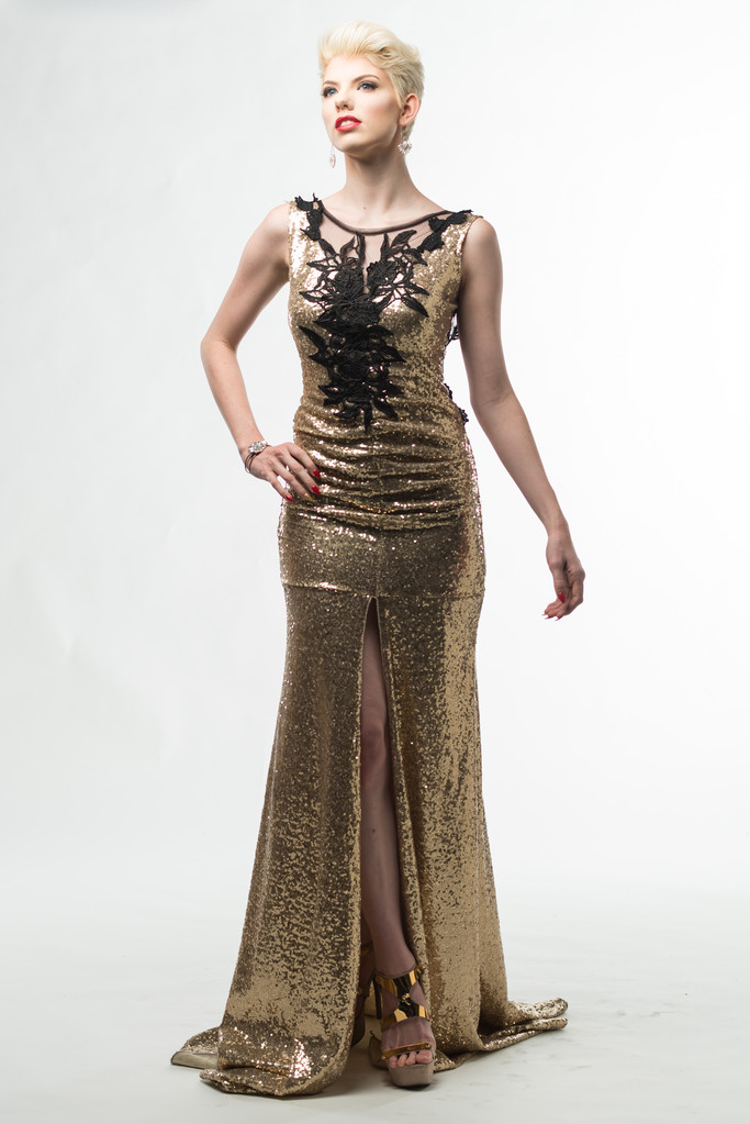 Kadın güzellik uzun Moda Giydirme, altın elbise zarif kız - Fotoğraf, Görsel