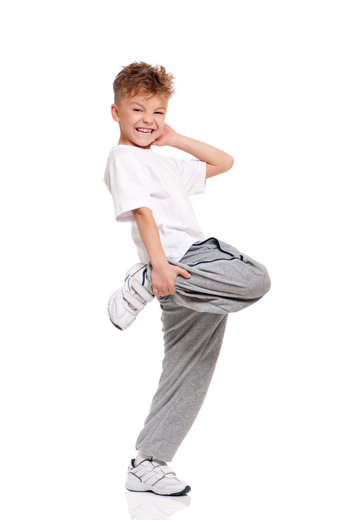 fröhlicher kleiner Junge tanzt - Foto, Bild
