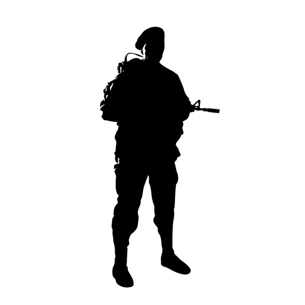 Żołnierz stoi z pistoletem - Wektor, obraz
