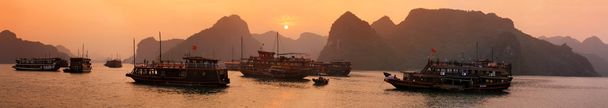 Sunrise at the Halong Bay on the west coast of northern Vietnam - Photo, Image