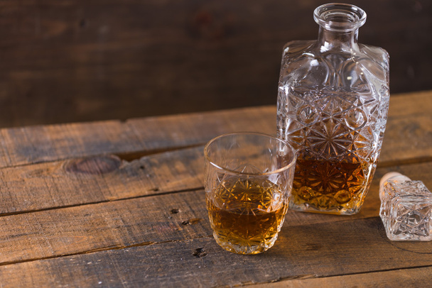 whiskey in glass on wood background - Φωτογραφία, εικόνα