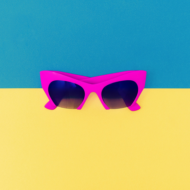 Raspberry fashionable sunglasses. Be bright Summer Lady. - Foto, afbeelding