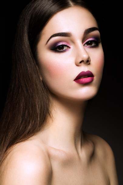 Beauty fashion model girl with bright makeup - Fotoğraf, Görsel