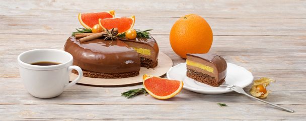 Chocolate mousse cake and slice of cake with red oranges - Photo, Image