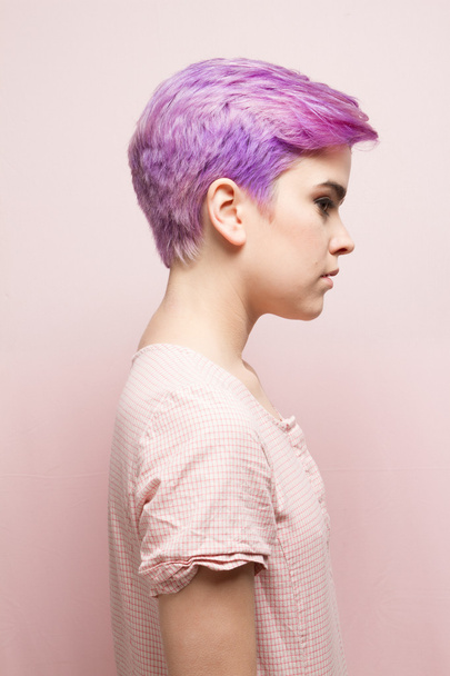 Profile of a violet-short-haired woman in pink paste - Photo, Image