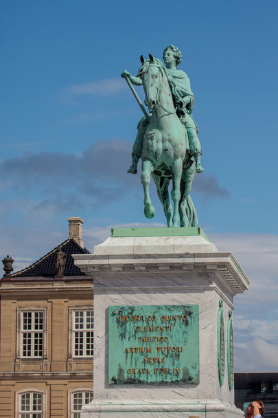Fredrik V:n patsas Kööpenhaminassa, Tanskassa
 - Valokuva, kuva