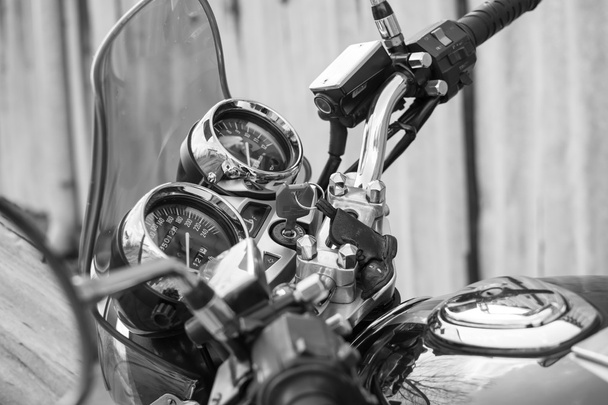 Kawasaki zephyr motocicleta fotografiada al aire libre
 - Foto, Imagen