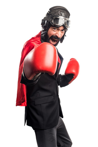 Super eroe uomo d'affari con guanti da boxe
 - Foto, immagini