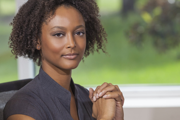 krásné smíšené rasy africká americká žena podnikatelka - Fotografie, Obrázek