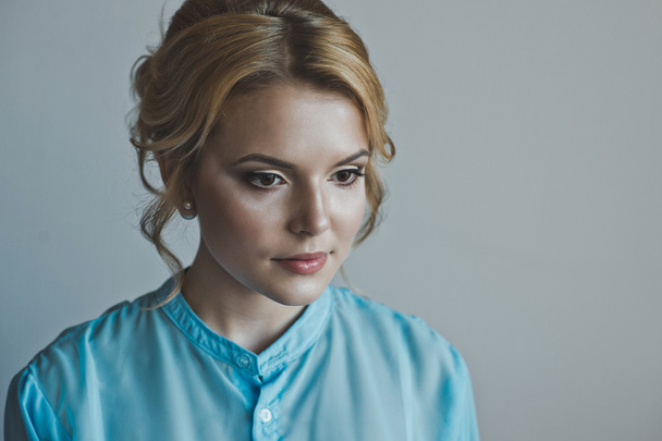 Portrait of a girl in lilac shirt 5321. - Valokuva, kuva