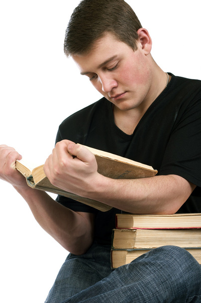 Νεαρός διαβάζει ένα βιβλίο - Φωτογραφία, εικόνα