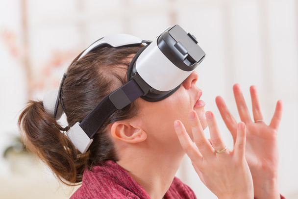 auriculares de realidad virtual - Foto, imagen