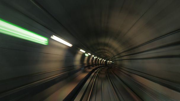 動きの地下鉄トンネル - 写真・画像