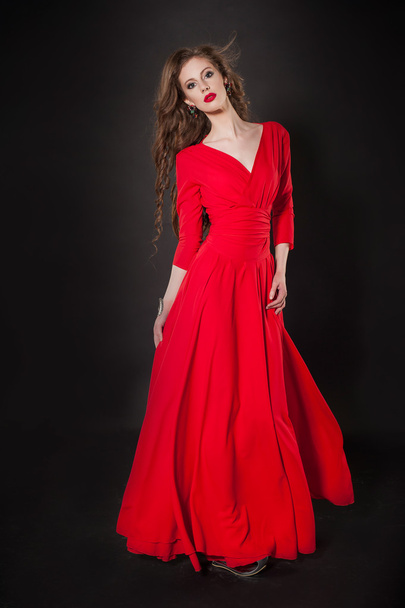 девушка, красное платье, каштановые волосы, длинные волосы
 - Фото, изображение
