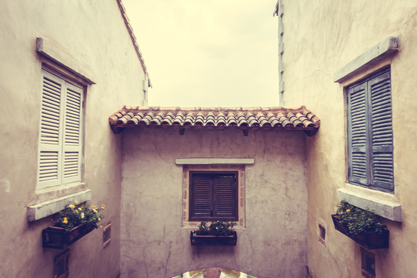 Vieja ventana de estilo toscano
 - Foto, Imagen